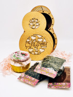 Подарочный набор с 8 марта в матрешке чай черный 25гр, зеленый 30гр, кофе 40гр, мед микс манго 170гр