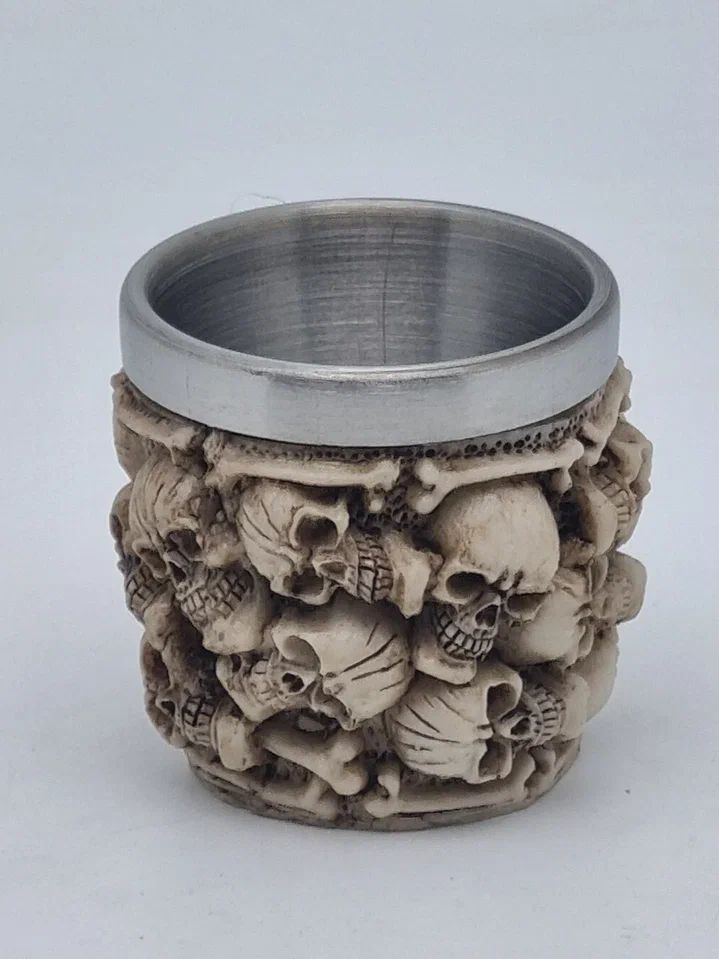 Стопка череп