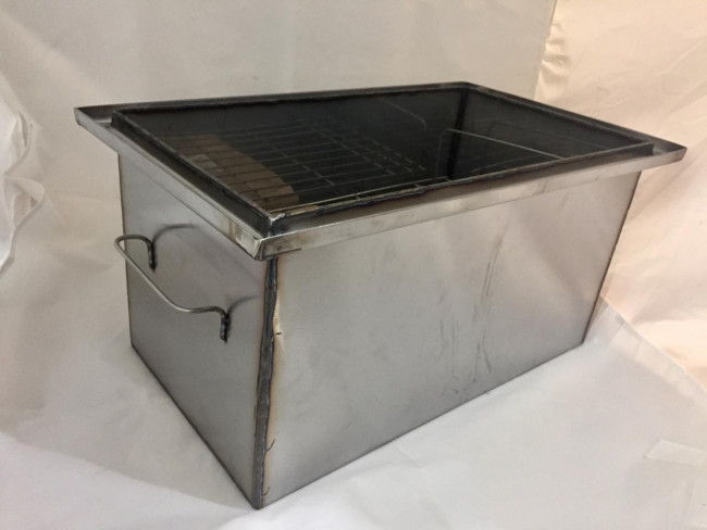 Коптильня из нержавеющей стали с гидрозатвором двухярусная Коптильня из нержавеющей стали с гидрозатвором двухярусная