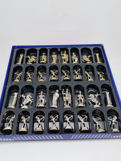 Шахматные фигуры из металла