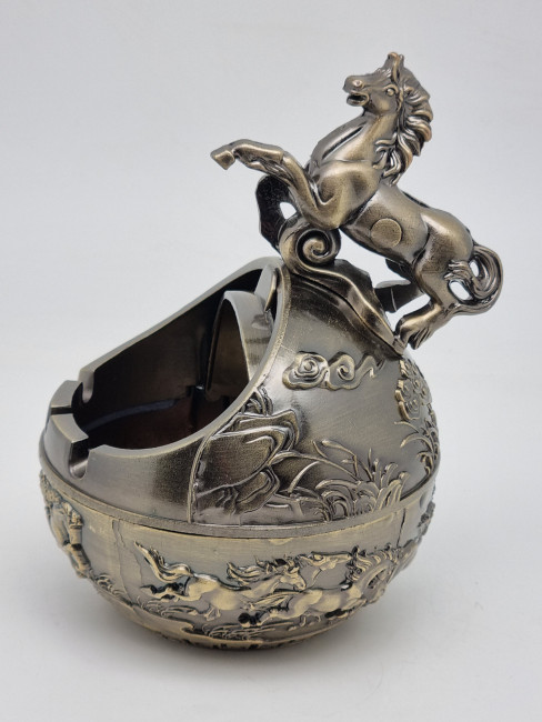 Пепельница с крышкой металл Конь Пепельница с крышкой металл Конь