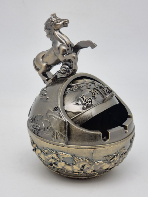 Пепельница с крышкой металл Конь Пепельница с крышкой металл Конь