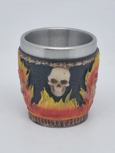Стопка из полистоуна Череп в огне Стопка из полистоуна Череп в огне