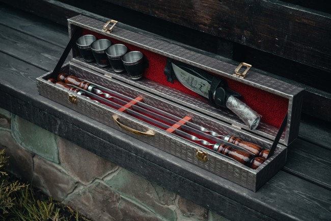 Набор №13 "Малыш" в коробке кожзам 4 шампура Набор №13 "Малыш" в коробке кожзам 4 шампура