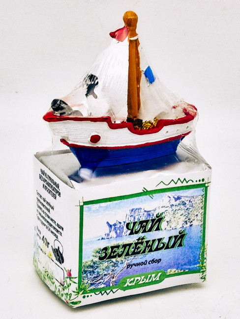 Чай зеленый ручной сбор 35гр с сувениром парусником Крым Чай зеленый ручной сбор 35гр с сувениром парусником Крым