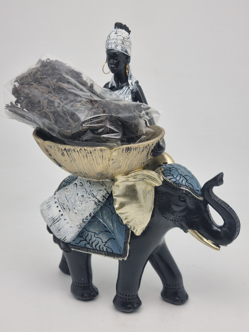 Статуэтка Африканка в белом на слоне средняя Статуэтка Африканка в белом на слоне средняя