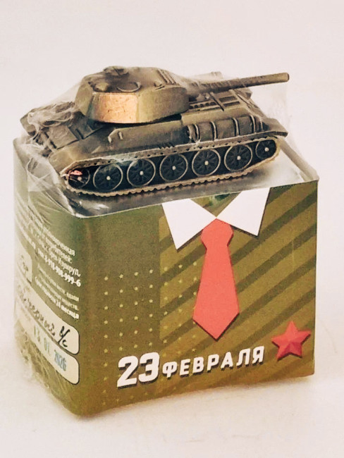 Чай черный ручной сбор 35гр с сувениром танк Т-34 малый с 23 февраля