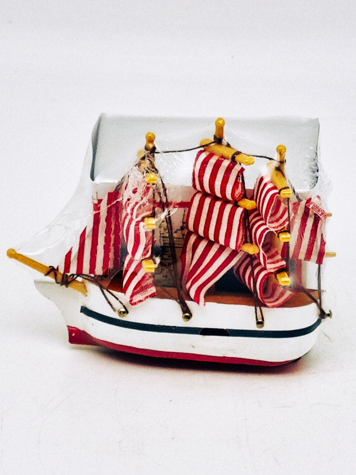 Чай черный ручной сбор 35гр с сувениром парусник магнит Крым