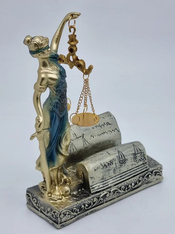 Визитница Фемида из полистоуна