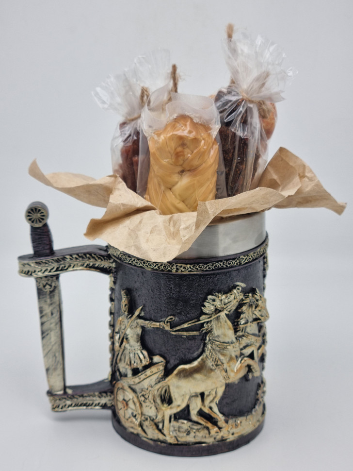 Кружка рыцарь на коне колесница с пивными деликатесами