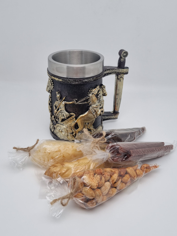 Кружка рыцарь на коне колесница с пивными деликатесами