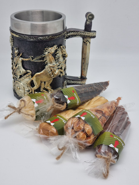 Кружка рыцарь на коне колесница с пивными деликатесами 23 февраля