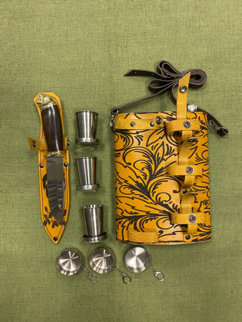 Набор "Фляжка" 2 литра 3 стопки, нож Набор "Фляжка" 2 литра 3 стопки, нож