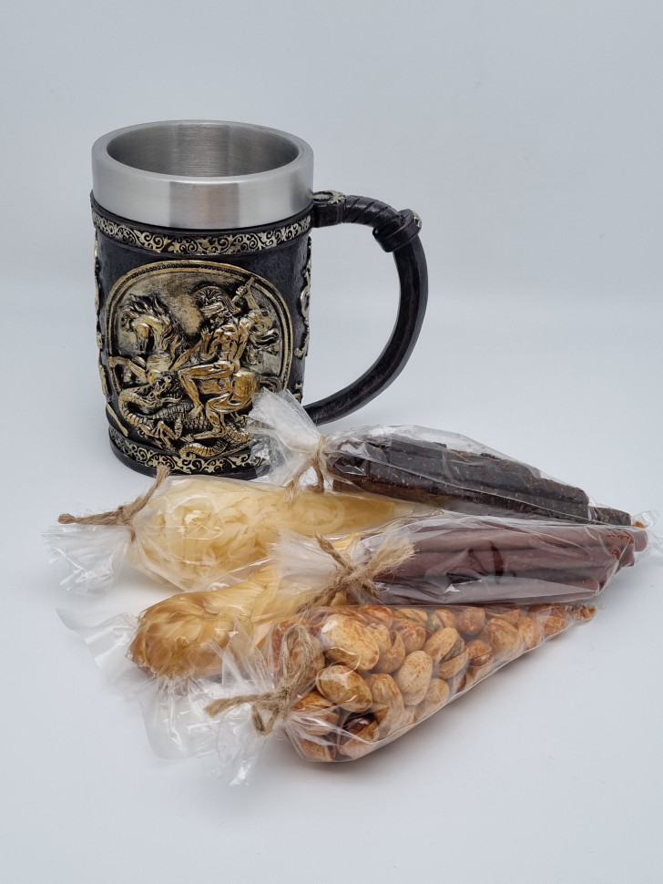 Кружка рыцарь на коне с пивными деликатесами