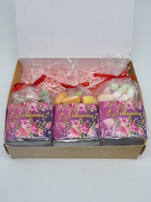 Набор 555 Праздничный 3 вида чая и сладости с 8 марта