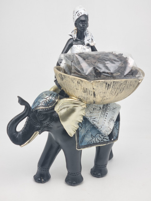 Статуэтка Африканка в белом на слоне большая Статуэтка Африканка в белом на слоне большая