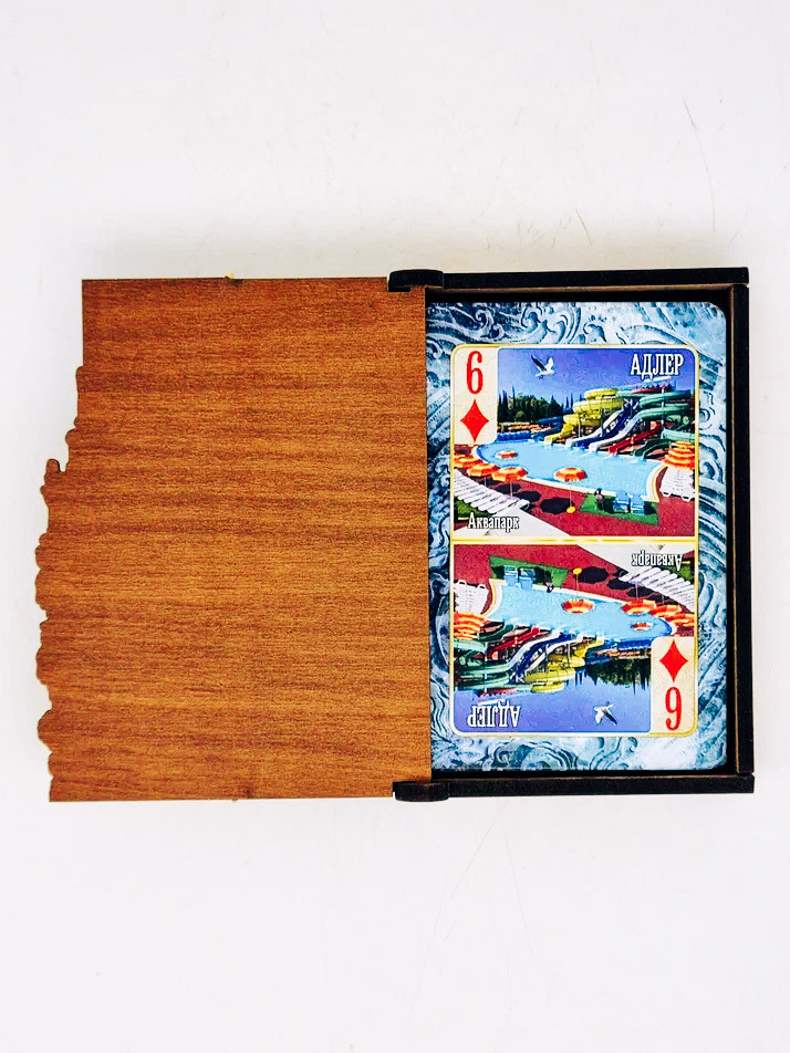 Карты сув игральн в деревянной коробке Сочи