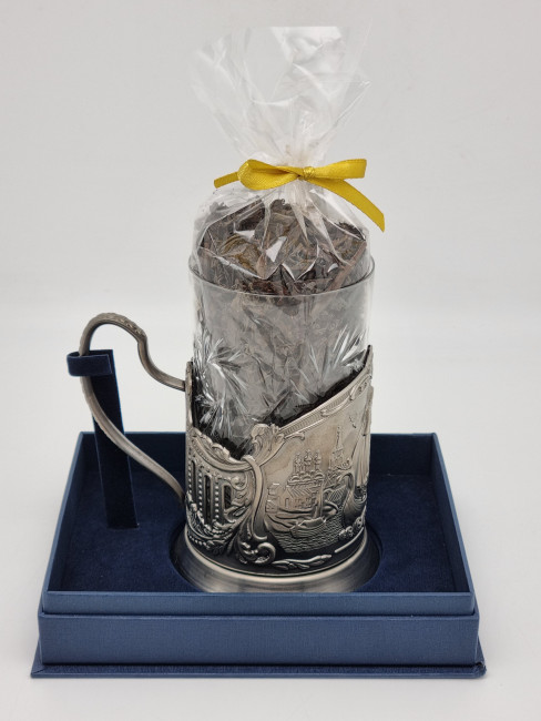 Подстаканник "Петр и Феврония" стакан хрусталь с черным чаем в футляре