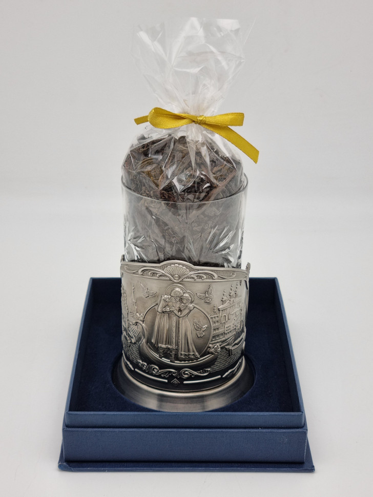 Подстаканник "Петр и Феврония" стакан хрусталь с черным чаем в футляре