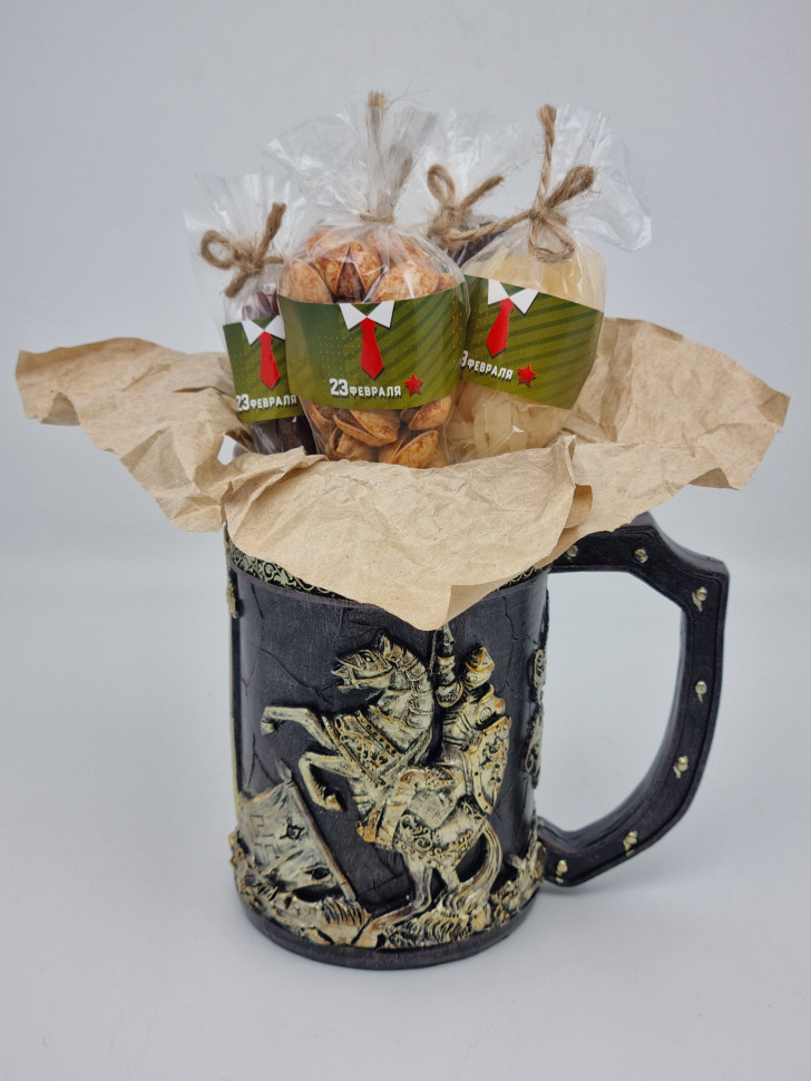 Кружка рыцарь с мечом на коне с пивными деликатесами с 23 февраля