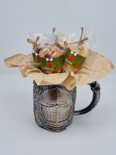 Кружка рыцарский шлем с пивными деликатесами с 23 февраля