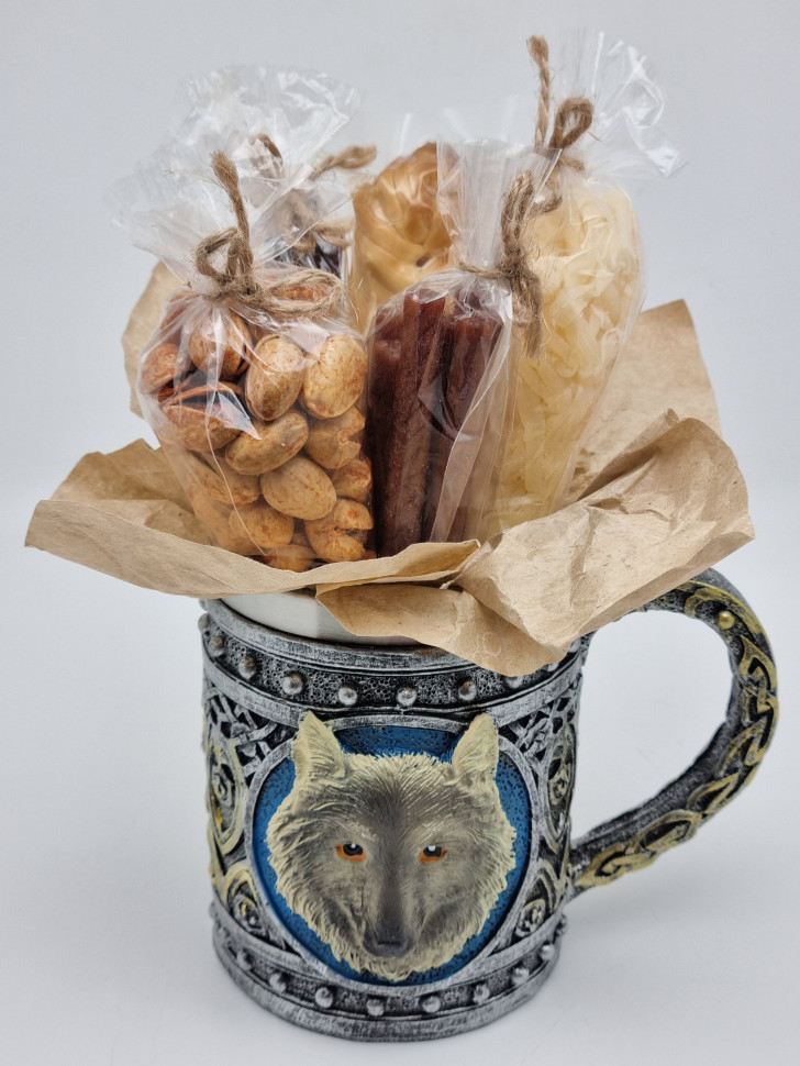 Кружка белый волк с пивными деликатесами