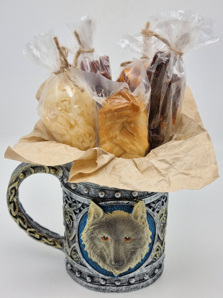 Кружка белый волк с пивными деликатесами