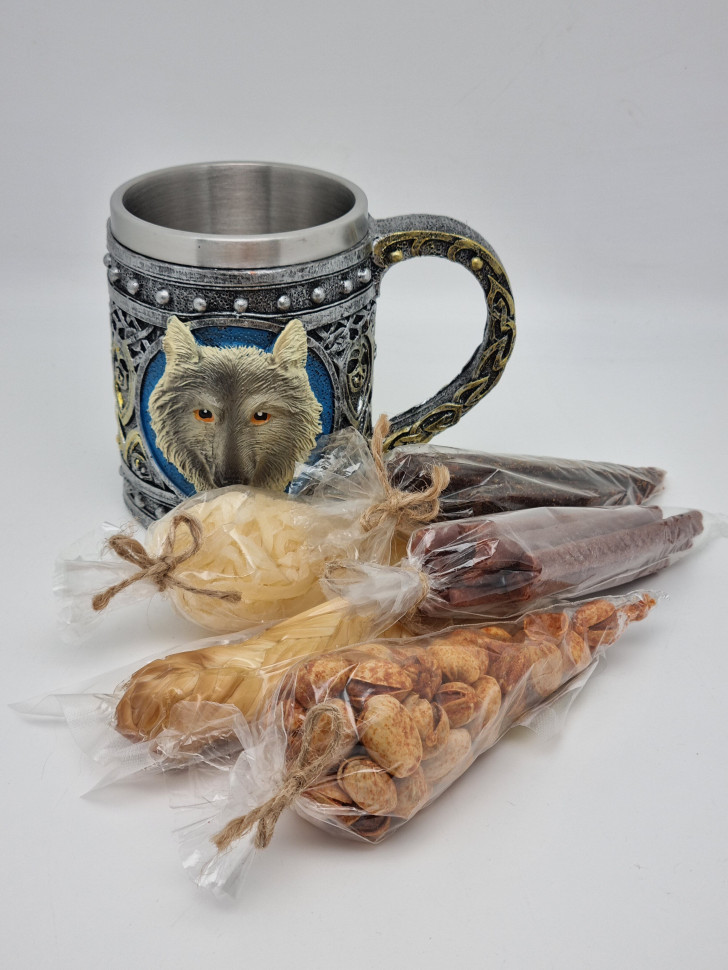 Кружка белый волк с пивными деликатесами