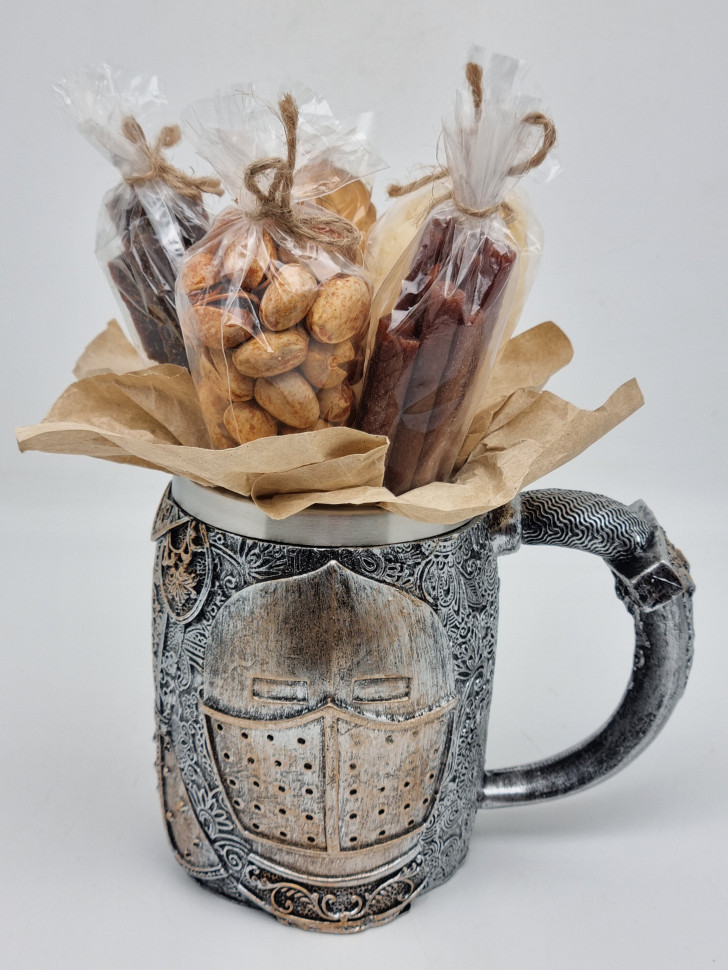 Кружка рыцарский шлем с пивными деликатесами