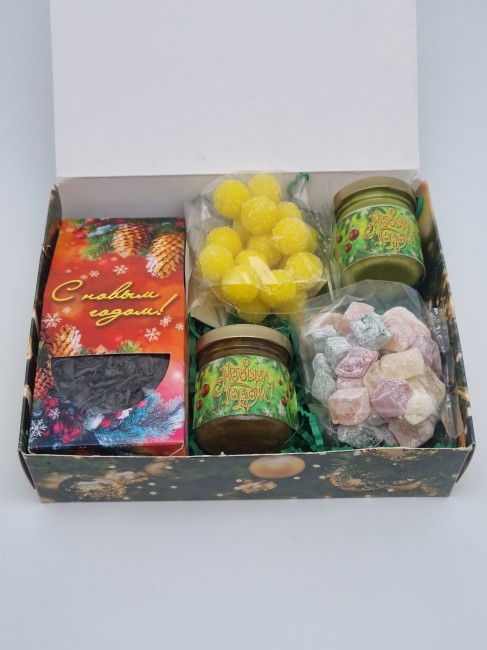 Набор 37 Праздничный чай, мед, варенье и сладости с новым годом