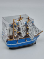 Чай черный ручной сбор 35гр с сувениром парусник магнит Санкт-Петербург