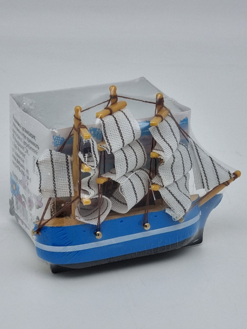 Чай черный ручной сбор 35гр с сувениром парусник магнит Санкт-Петербург