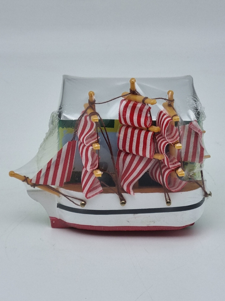 Чай зеленый ручной сбор 35гр с сувениром парусник магнит Санкт-Петербург