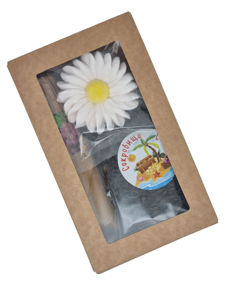 Ассорти деликатесов с черным чаем, чурчхелой и зефиром 